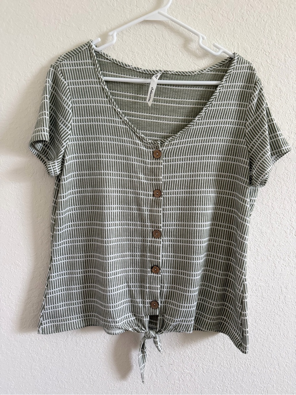 IC COLLECTION Sage Green Patterned Button-Front Tie Hem Top - Women